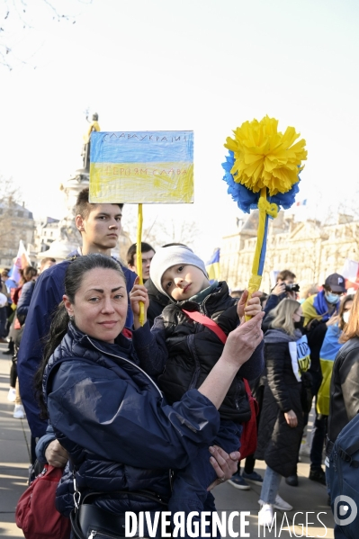 Guerre en UKRAINE. Rassemblement à Paris contre l invasion RUSSE en UKRAINE. Le 19.03.2022. Conflict in Ukraine. People protest against Russia s military invasion of Ukraine.
