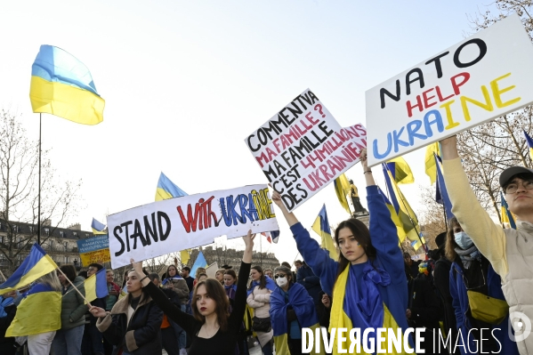 Guerre en UKRAINE. Rassemblement à Paris contre l invasion RUSSE en UKRAINE. Le 19.03.2022. Conflict in Ukraine. People protest against Russia s military invasion of Ukraine.