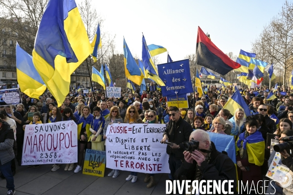 Guerre en UKRAINE. Rassemblement à Paris contre l invasion RUSSE en UKRAINE. Le 19.03.2022. Conflict in Ukraine. People protest against Russia s military invasion of Ukraine.