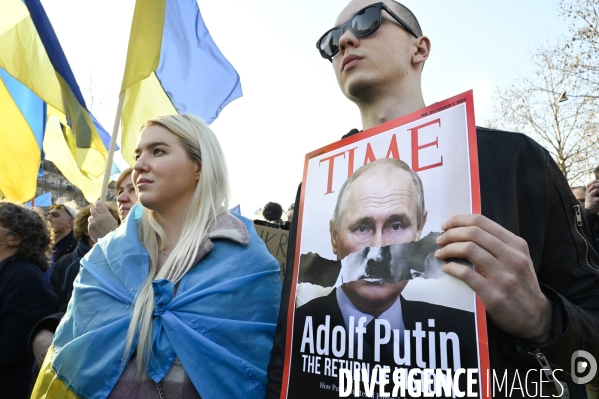 Guerre en UKRAINE. Rassemblement à Paris contre l invasion RUSSE en UKRAINE. Le 19.03.2022. Conflict in Ukraine. People protest against Russia s military invasion of Ukraine.