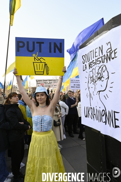 Guerre en UKRAINE. Rassemblement à Paris contre l invasion RUSSE en UKRAINE. Le 19.03.2022. Conflict in Ukraine. People protest against Russia s military invasion of Ukraine.