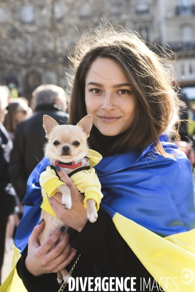 Guerre en UKRAINE. Rassemblement à Paris contre l invasion RUSSE en UKRAINE. Le 19.03.2022. Conflict in Ukraine. People protest against Russia s military invasion of Ukraine.