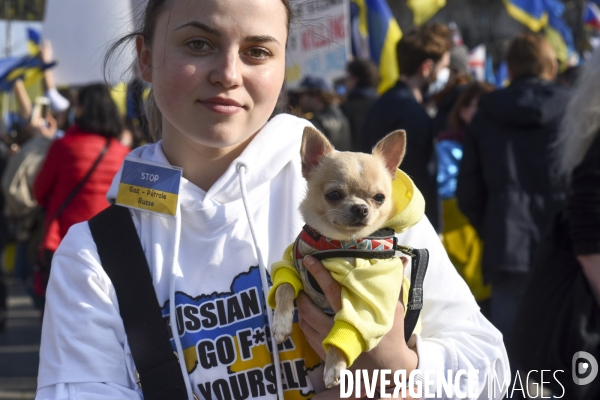 Guerre en UKRAINE. Rassemblement à Paris contre l invasion RUSSE en UKRAINE. Le 19.03.2022. Conflict in Ukraine. People protest against Russia s military invasion of Ukraine.