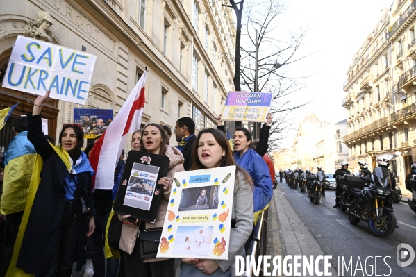 Guerre en UKRAINE. Rassemblement à Paris contre l invasion RUSSE en UKRAINE. Le 19.03.2022. Conflict in Ukraine. People protest against Russia s military invasion of Ukraine.