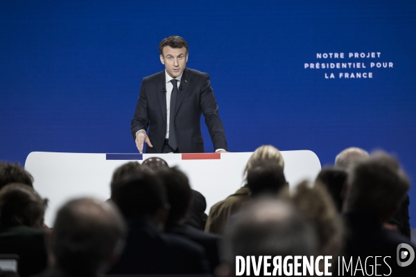 Emmanuel Macron présente son projet présidentiel