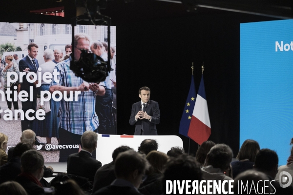 Emmanuel Macron présente son projet présidentiel