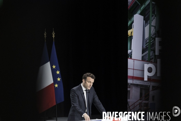 Emmanuel Macron présente son projet présidentiel