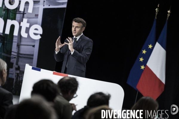 Emmanuel Macron présente son projet présidentiel