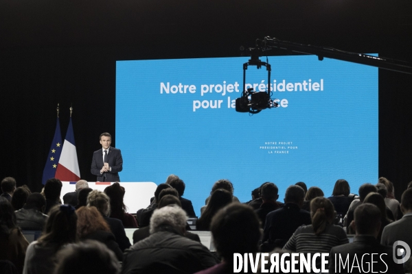 Emmanuel Macron présente son projet présidentiel