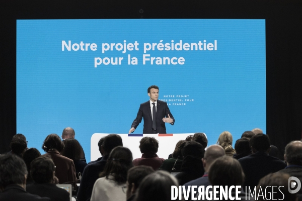 Emmanuel Macron présente son projet présidentiel