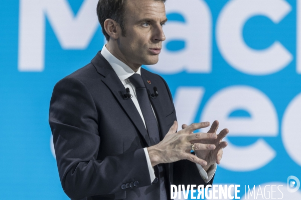 Emmanuel Macron présente son projet présidentiel