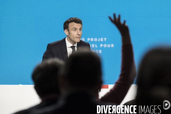 Emmanuel Macron présente son projet présidentiel