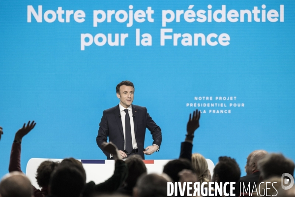 Emmanuel Macron présente son projet présidentiel