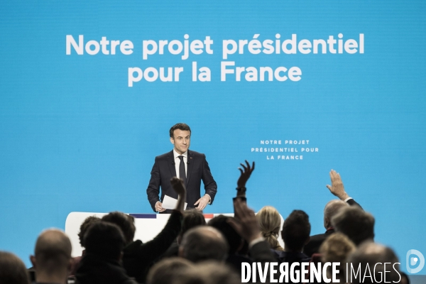 Emmanuel Macron présente son projet présidentiel