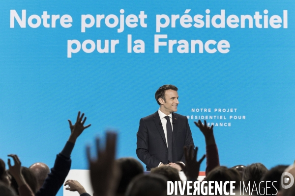 Emmanuel Macron présente son projet présidentiel