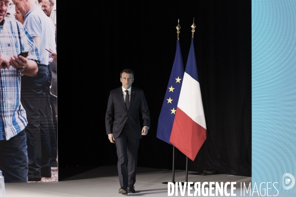 Emmanuel Macron présente son projet présidentiel