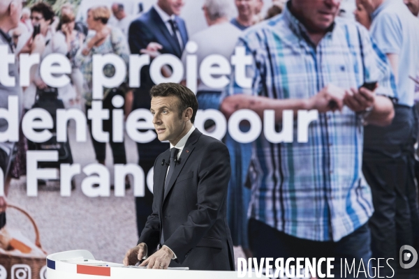 Emmanuel Macron présente son projet présidentiel