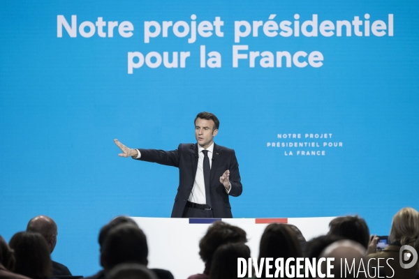 Emmanuel Macron présente son projet présidentiel