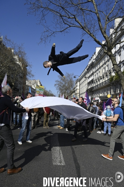 Marche pour la 6e République et le partage des richesses à Paris.