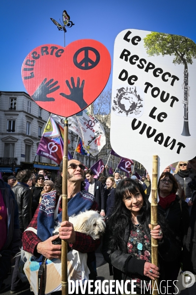 Marche pour la 6e République et le partage des richesses à Paris.