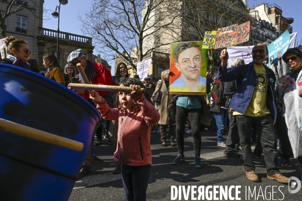 Marche pour la 6e République et le partage des richesses à Paris.