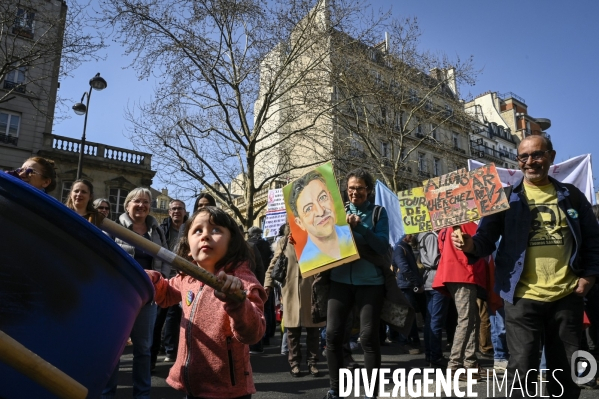 Marche pour la 6e République et le partage des richesses à Paris.