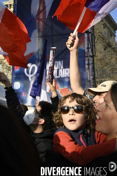 Marche pour la 6e République et le partage des richesses à Paris.