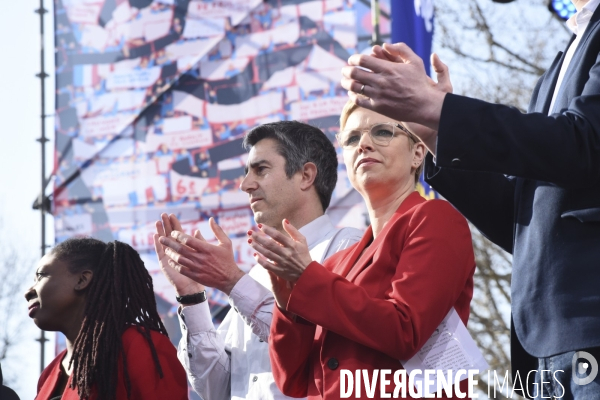 Meeting pour la 6e République et le partage des richesses à Paris.