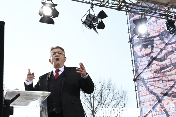 Meeting pour la 6e République et le partage des richesses à Paris.