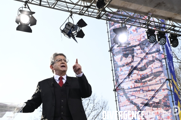 Meeting pour la 6e République et le partage des richesses à Paris.