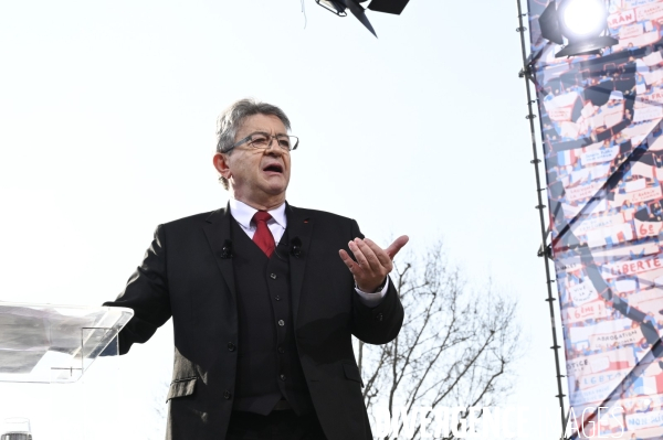 Meeting pour la 6e République et le partage des richesses à Paris.