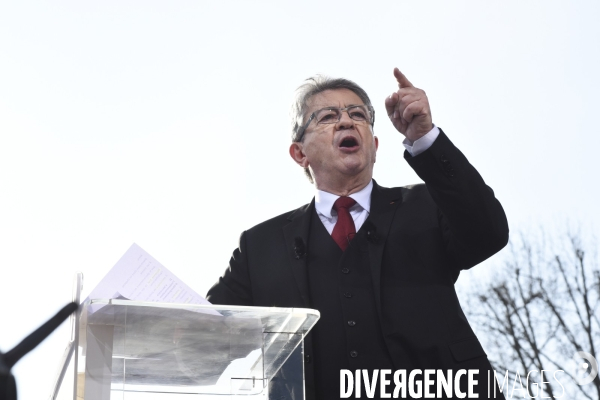 Meeting pour la 6e République et le partage des richesses à Paris.
