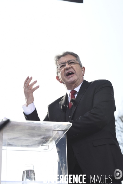 Meeting pour la 6e République et le partage des richesses à Paris.