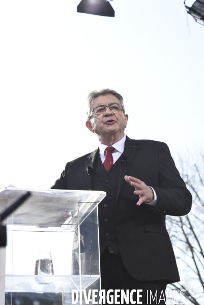 Meeting pour la 6e République et le partage des richesses à Paris.