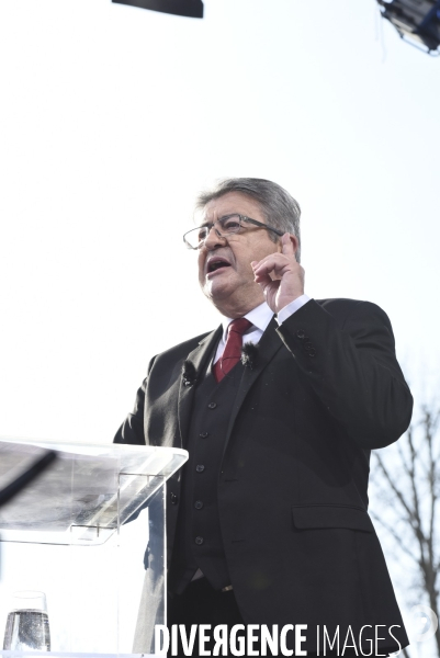 Meeting pour la 6e République et le partage des richesses à Paris.