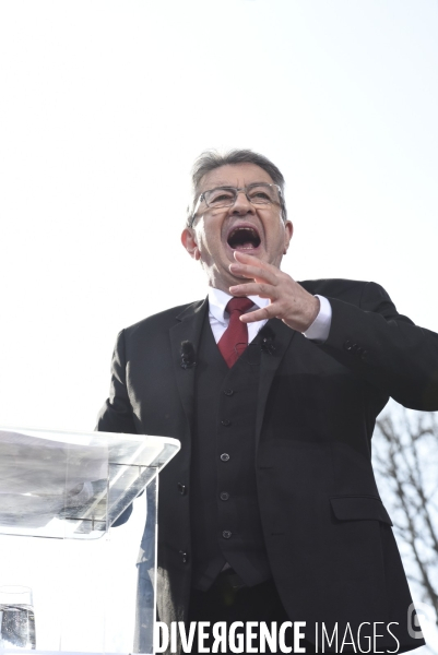 Meeting pour la 6e République et le partage des richesses à Paris.