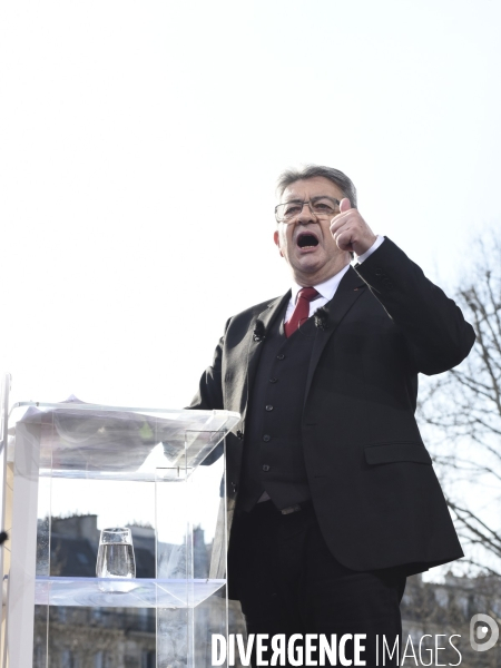 Meeting pour la 6e République et le partage des richesses à Paris.