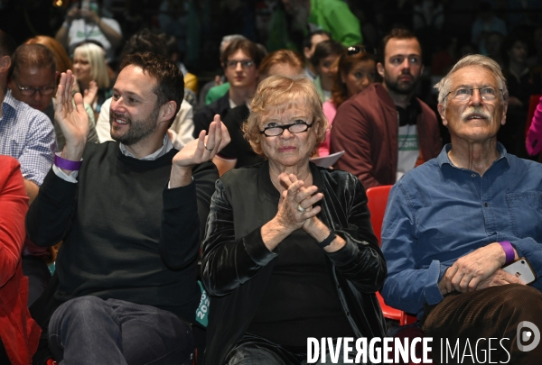 Yannick JADOT en meeting au Zenith de Paris   Changeons ! Le meeting des possibles  .