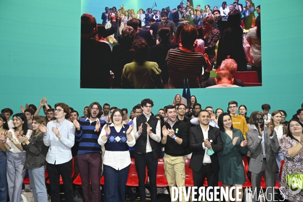 Yannick JADOT en meeting au Zenith de Paris   Changeons ! Le meeting des possibles  .