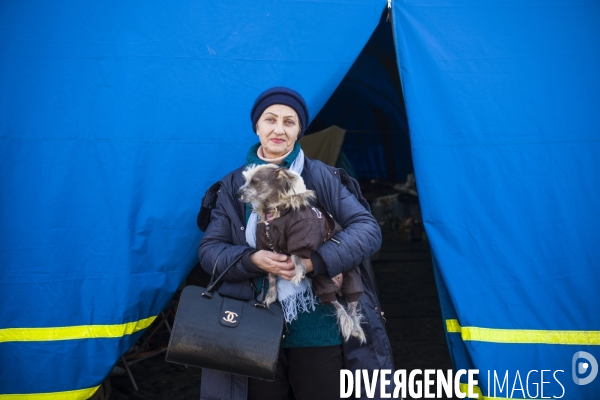 Accueil des deplaces ukrainiens a la frontiere polonaise.