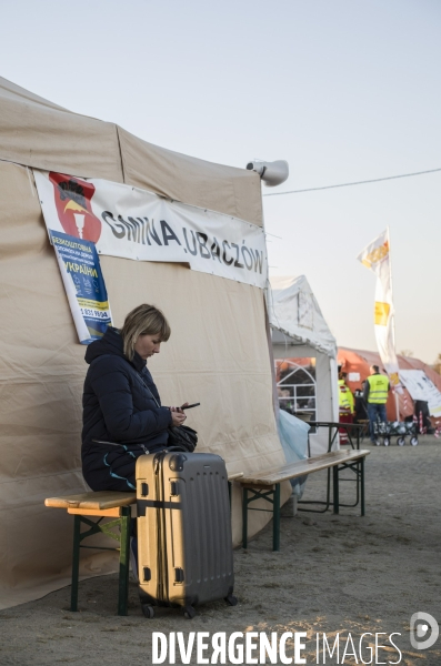 Accueil des deplaces ukrainiens a la frontiere polonaise.