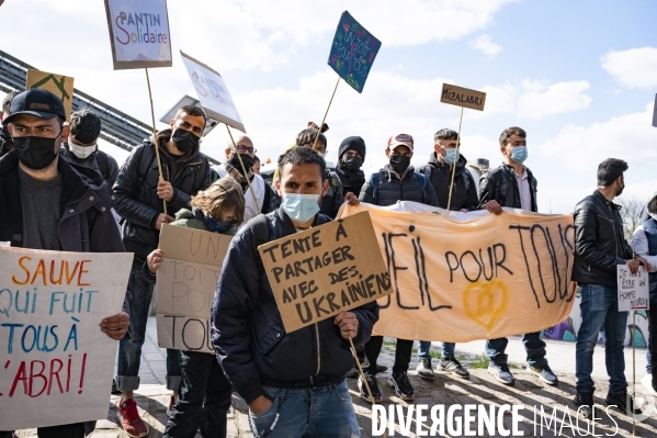 Manifestation contre la  différence de traitement  entre les exilés