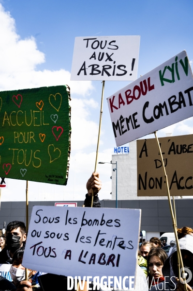 Manifestation contre la  différence de traitement  entre les exilés