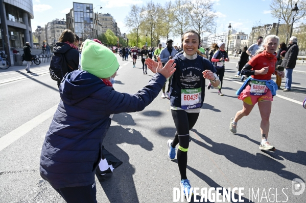 Marathon de Paris 2022. Paris Marathon 2022.