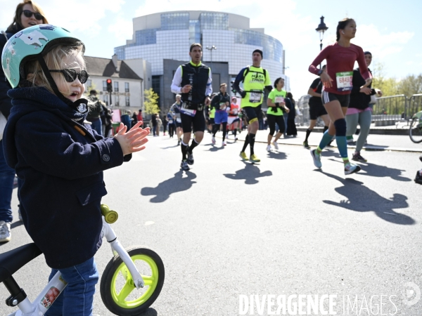 Marathon de Paris 2022. Paris Marathon 2022.