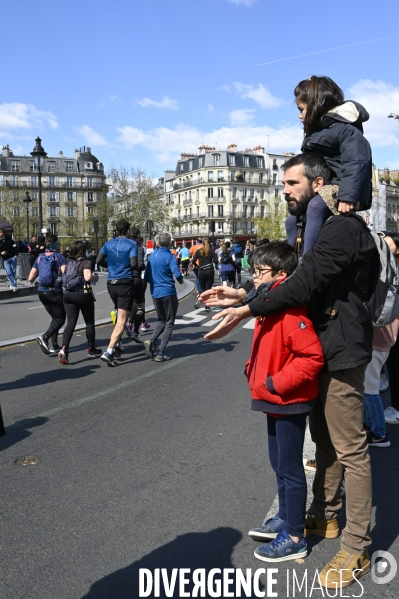 Marathon de Paris 2022. Paris Marathon 2022.