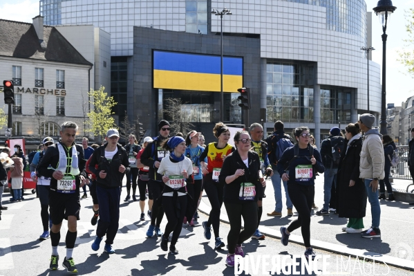 Marathon de Paris 2022. Paris Marathon 2022.