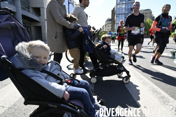 Marathon de Paris 2022. Paris Marathon 2022.