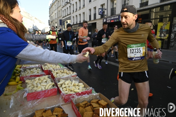 Marathon de Paris 2022, ravitaillement alimentaire, eau, et sanitaires. Paris Marathon 2022, food supply and sanitary facilities