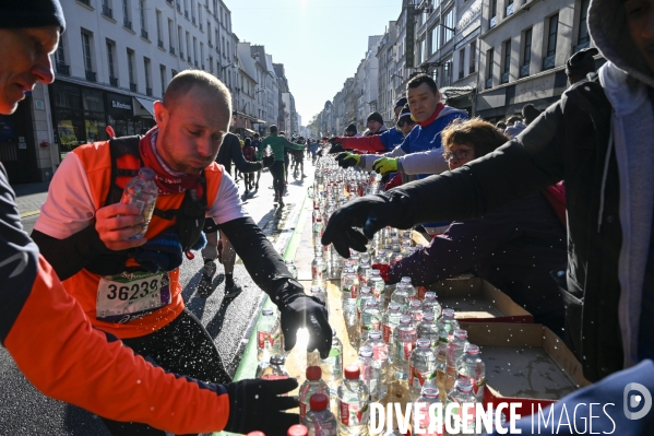 Marathon de Paris 2022, ravitaillement alimentaire, eau, et sanitaires. Paris Marathon 2022, food supply and sanitary facilities